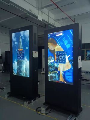 85 65 55 43 Inch Outdoor LCD Digital Signage met 2500Cd/m2 Helderheid en 178°/178° kijkhoek Aangedreven door Quad-core Cortex-A17 CPU