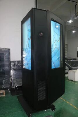 55 65 Inch Outdoor Totem Signage 4K Double-sided Digital Signage Advertising Display met 2500Cd/m2 Helderheid
